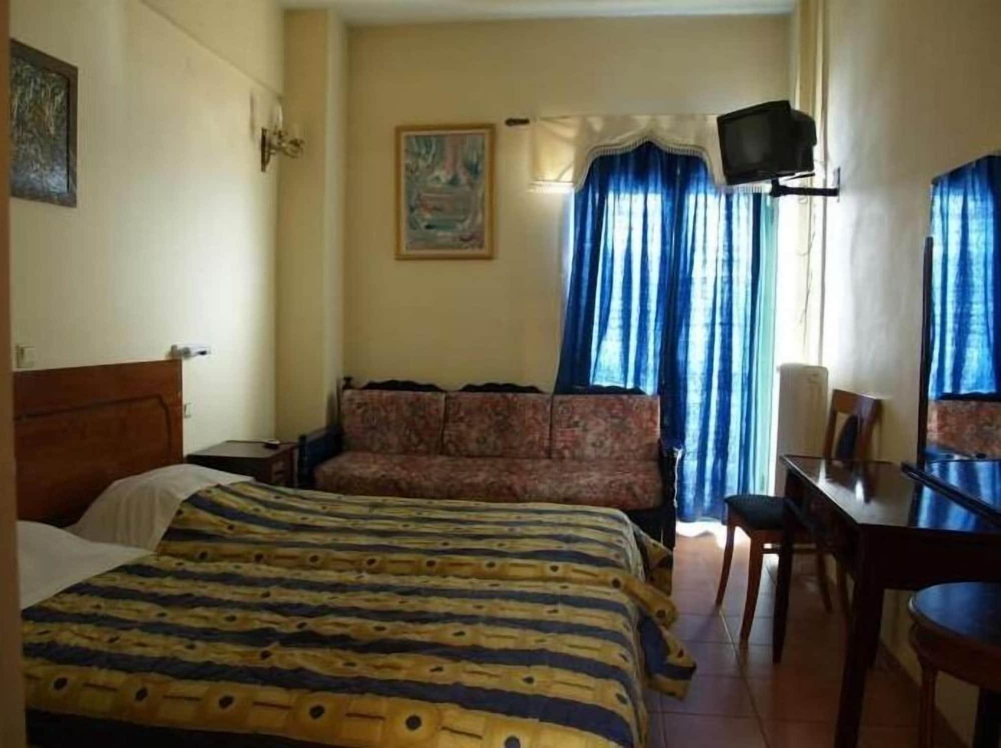 Hotel Lecadin Karpenísion Екстериор снимка