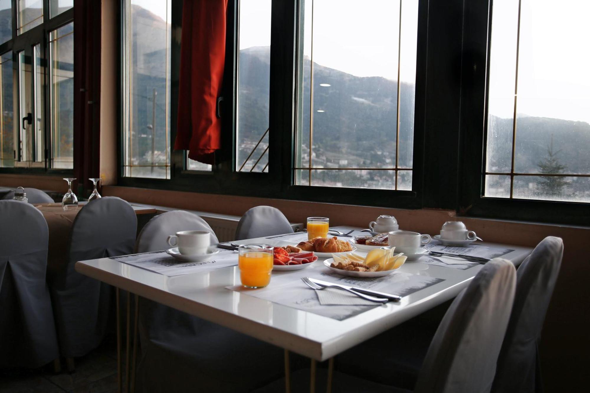 Hotel Lecadin Karpenísion Екстериор снимка
