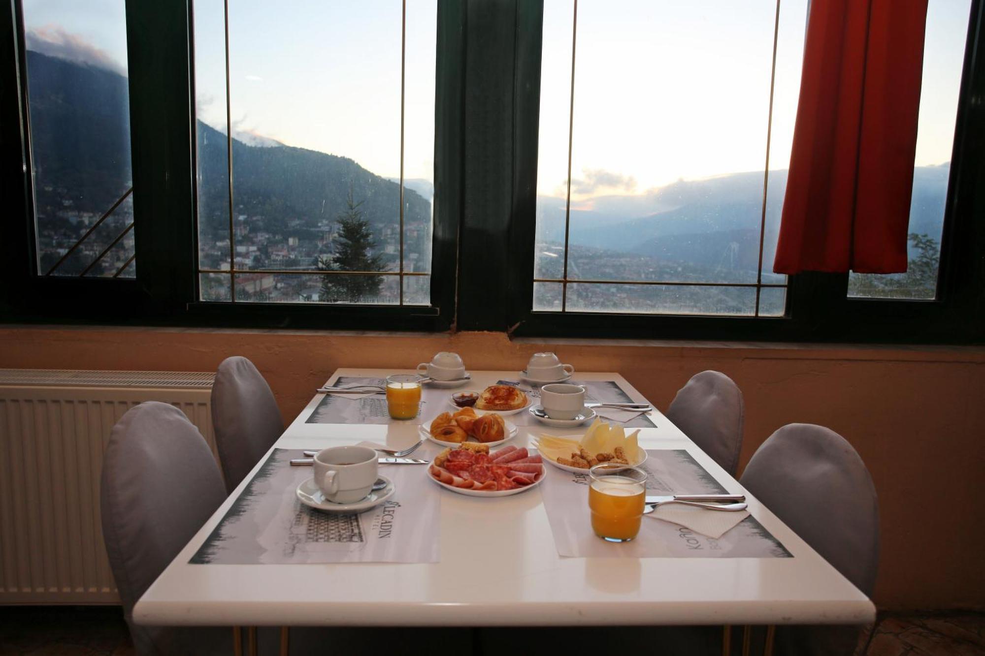 Hotel Lecadin Karpenísion Екстериор снимка
