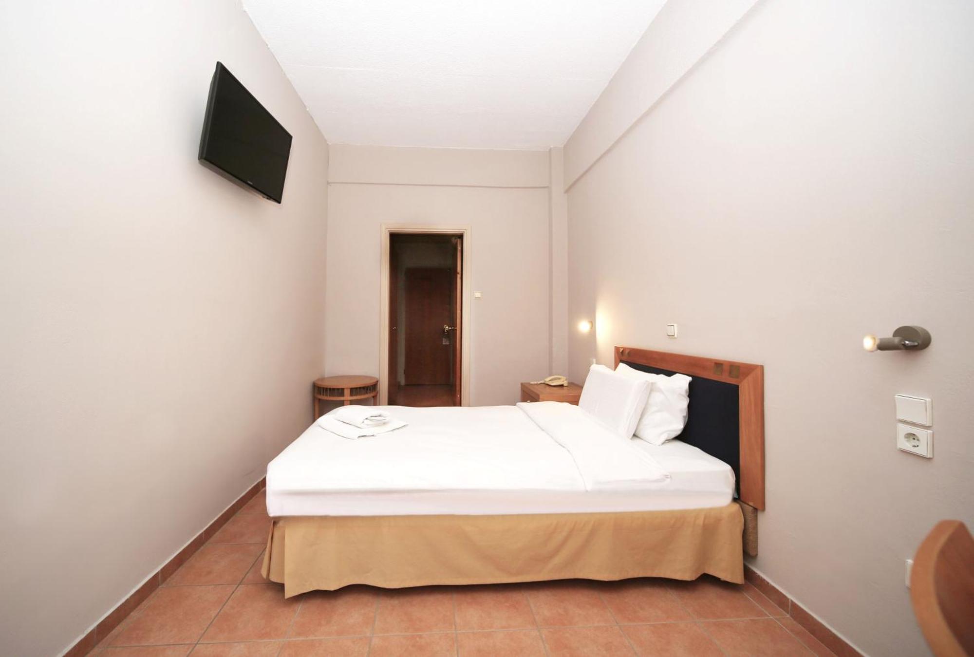 Hotel Lecadin Karpenísion Екстериор снимка