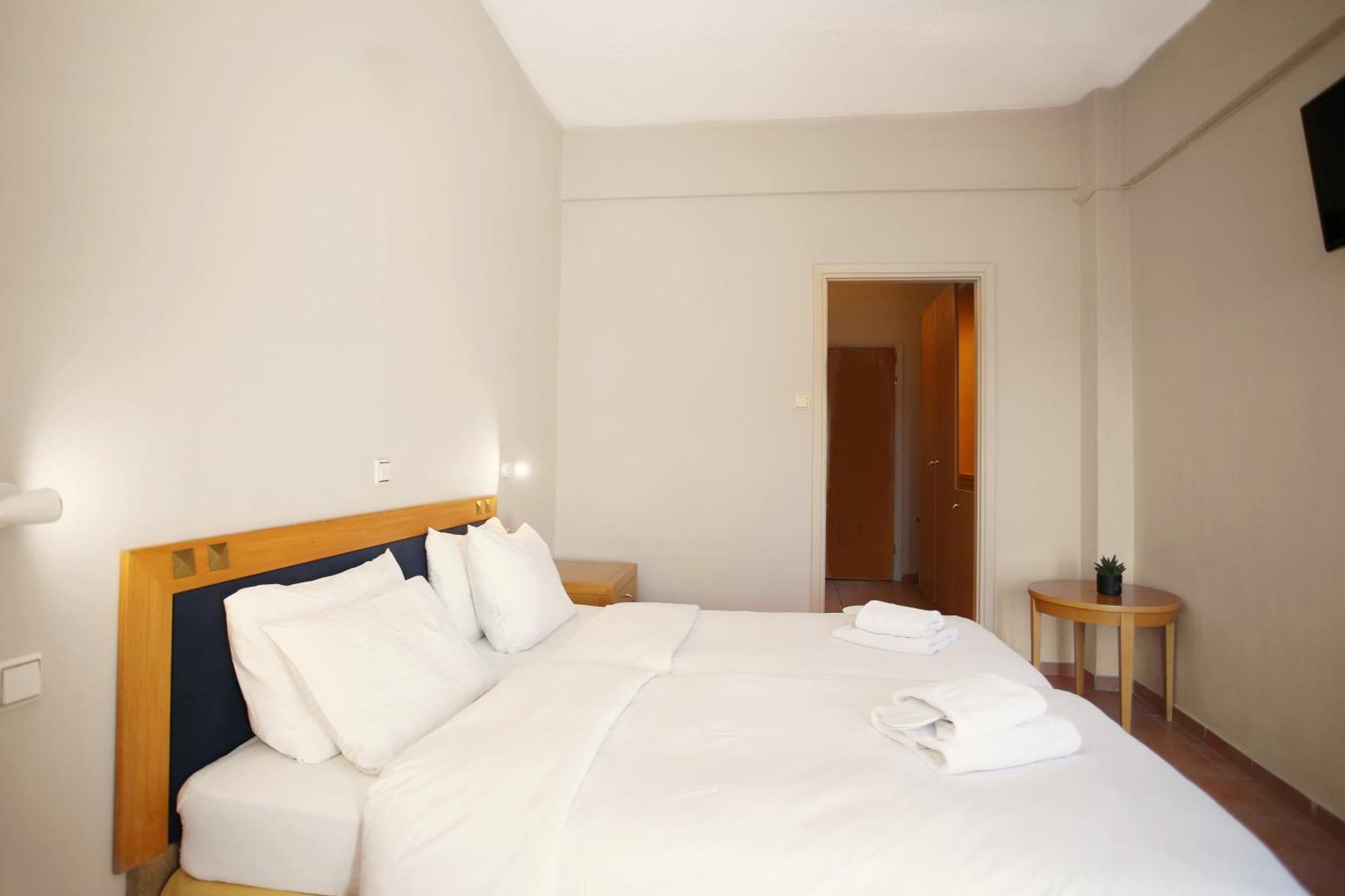 Hotel Lecadin Karpenísion Екстериор снимка