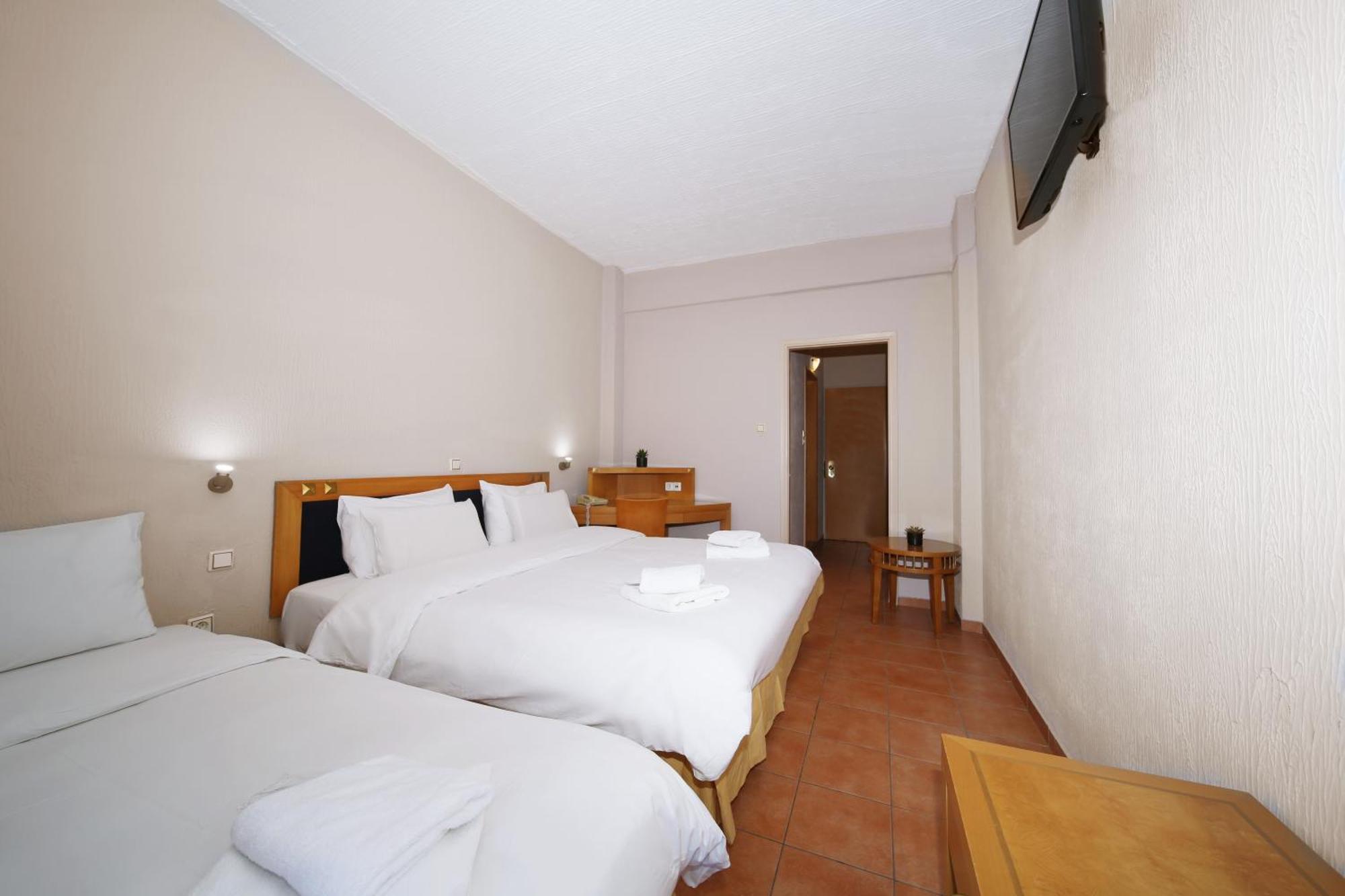 Hotel Lecadin Karpenísion Екстериор снимка