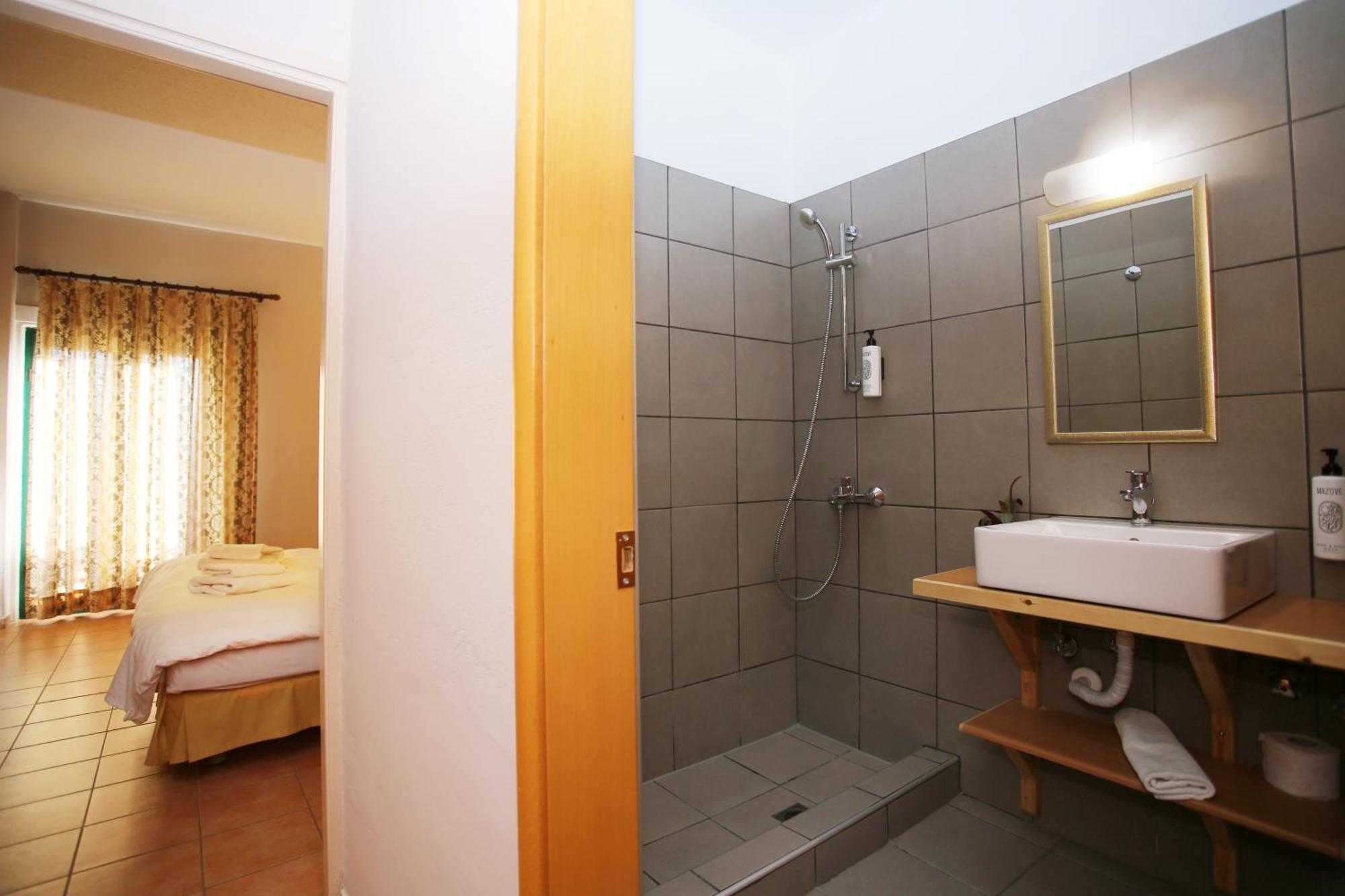 Hotel Lecadin Karpenísion Екстериор снимка