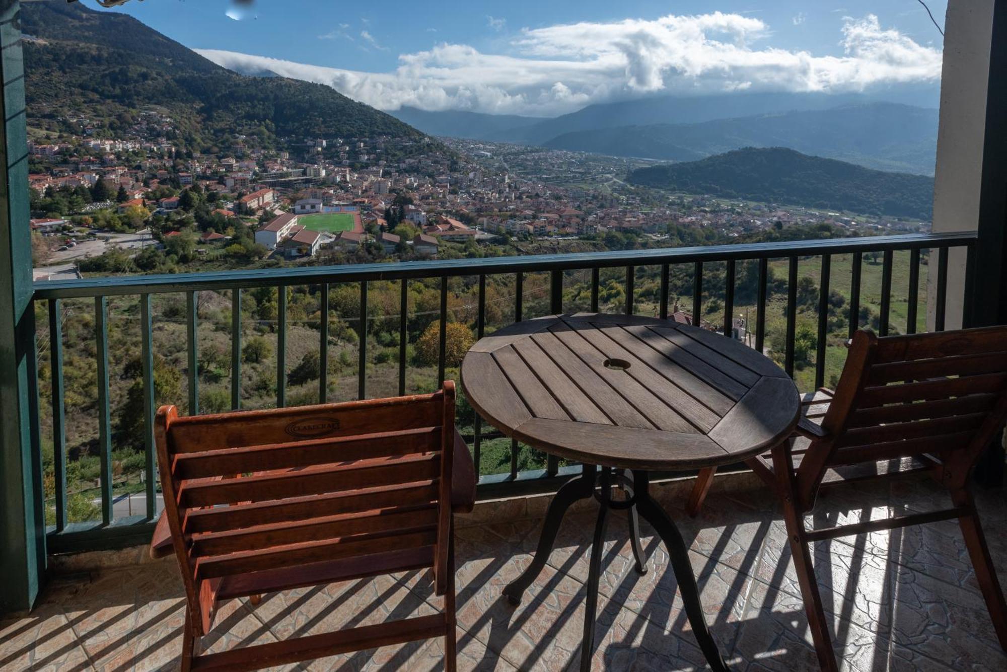 Hotel Lecadin Karpenísion Екстериор снимка