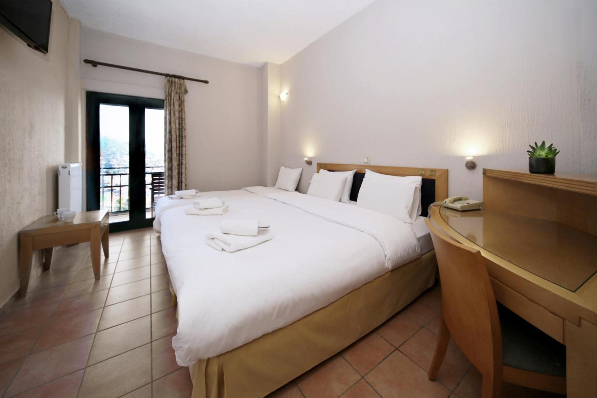 Hotel Lecadin Karpenísion Екстериор снимка